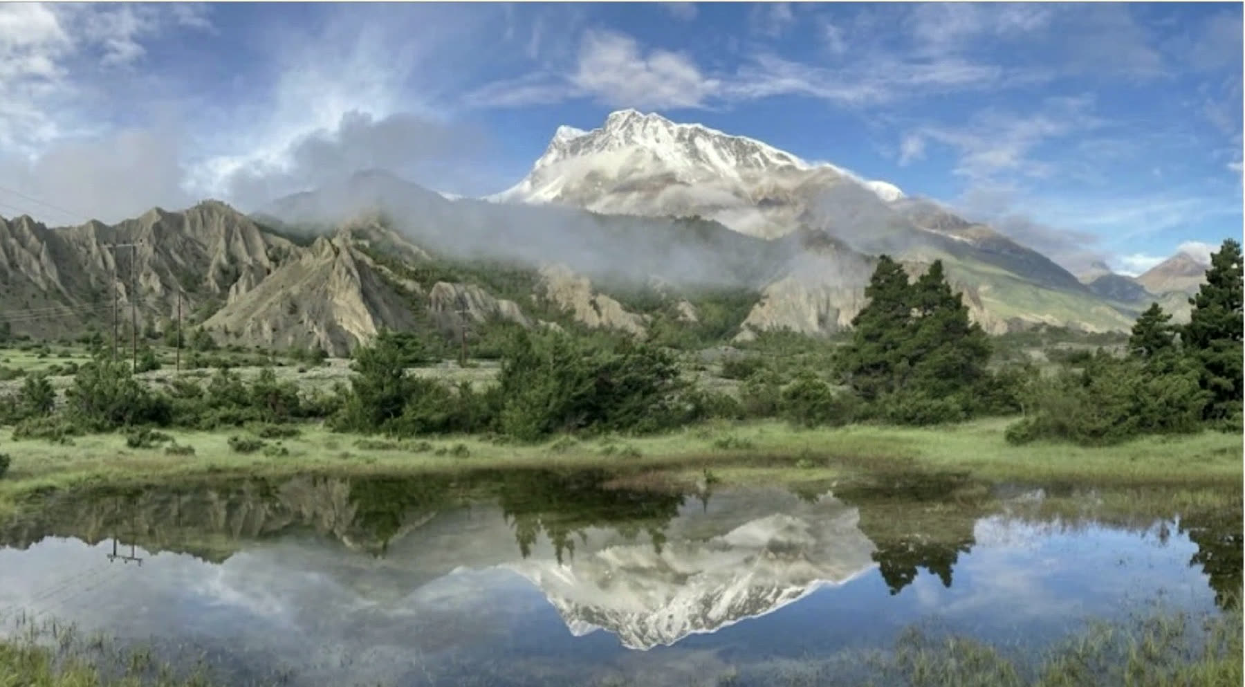 瑪南山谷，雪山倒映在高山水池上